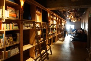愛読家の秘密基地！本棚に泊まれる「BOOK AND BED TOKYO」が池袋にオープン